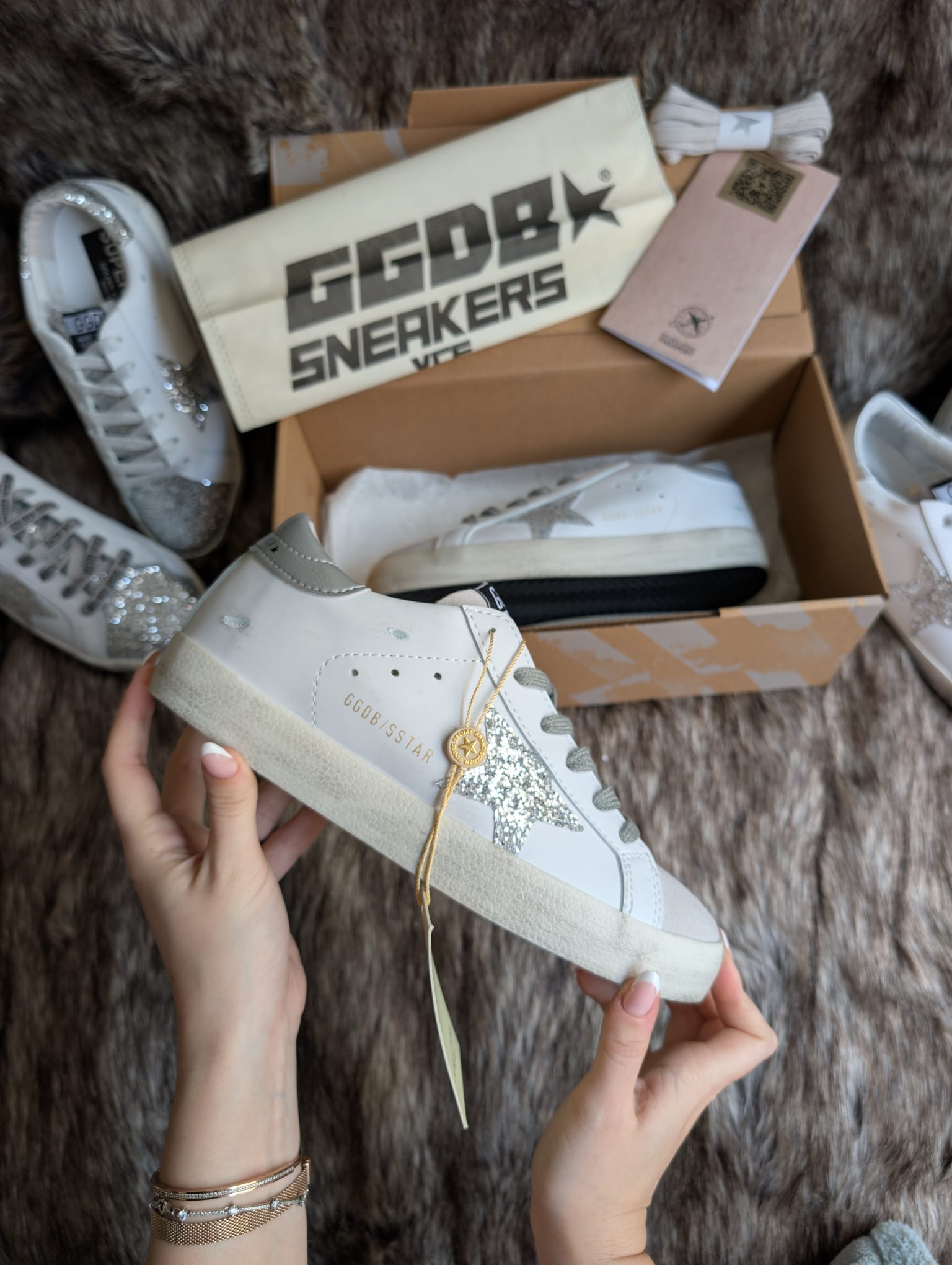 Golden Goose Deluxe Gri Suni