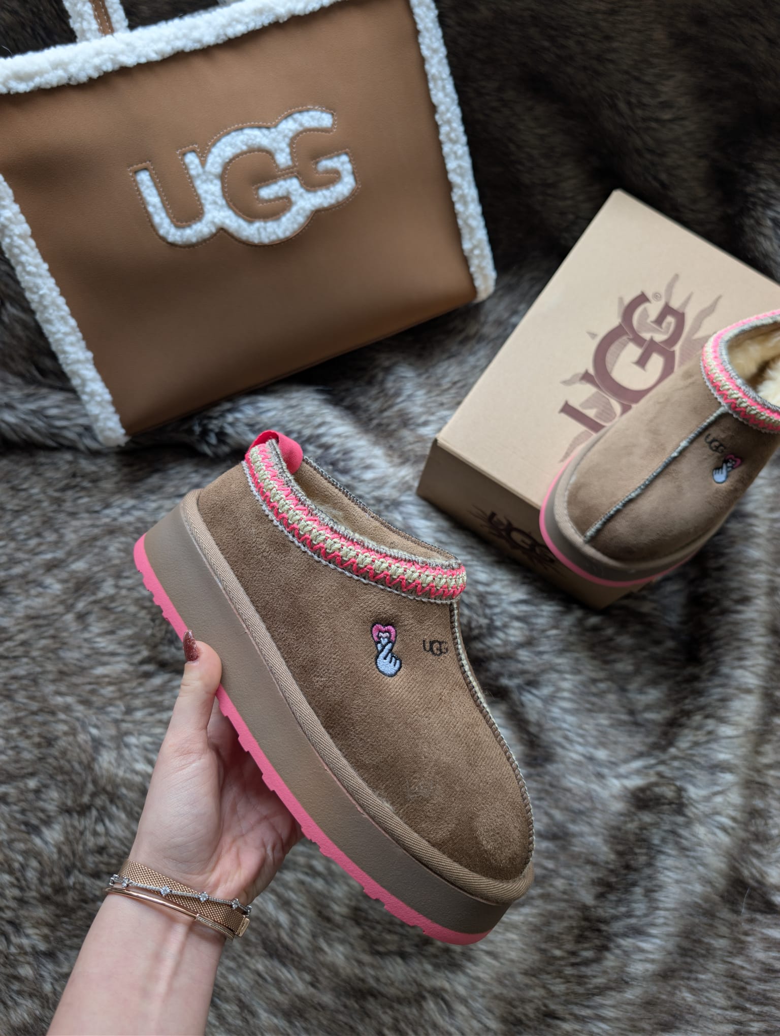 UGG Tazz Love Pink